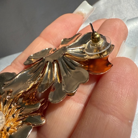 ZARA lux unique Gold Floral Pearl Earrings - Picture 8 of 12